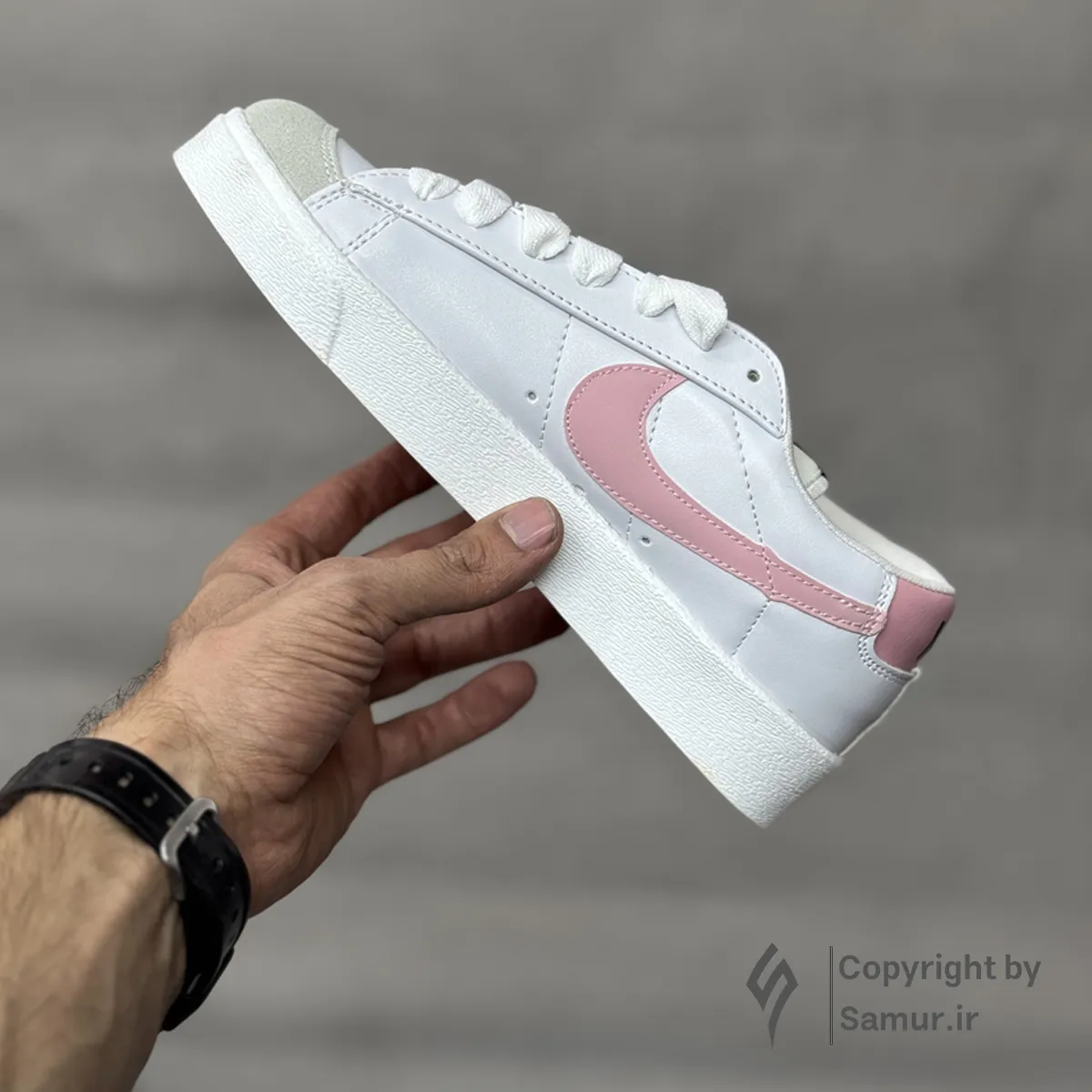 گالری تصاویر کتونی نایک بلیزر سفید صورتی ساق کوتاه